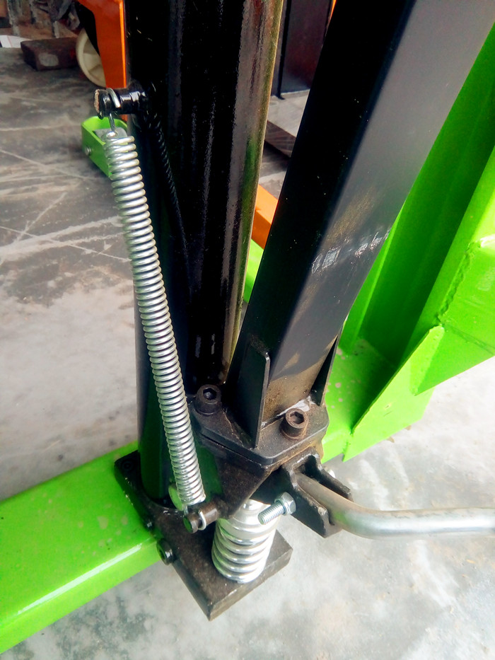 堆高車(chē)手動(dòng)液壓產(chǎn)品具有你所想象不到的發(fā)展前景--河北東圣吊索具--石材夾具|小型攪拌機(jī)|液壓堆高車(chē)|手動(dòng)叉車(chē) 堆高車(chē)手動(dòng)液壓產(chǎn)品具有你所想象不到的發(fā)展前景--河北東圣吊索具--石材夾具|小型攪拌機(jī)|液壓堆高車(chē)|手動(dòng)叉車(chē)