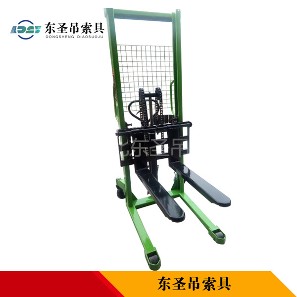 1噸手動(dòng)堆高叉車不能搬運(yùn)1噸重物?--河北東圣吊索具制造有限公司--液壓堆高車|手動(dòng)叉車|小型攪拌機(jī)|石材夾具 1噸手動(dòng)堆高叉車不能搬運(yùn)1噸重物?--河北東圣吊索具制造有限公司--液壓堆高車|手動(dòng)叉車|小型攪拌機(jī)|石材夾具