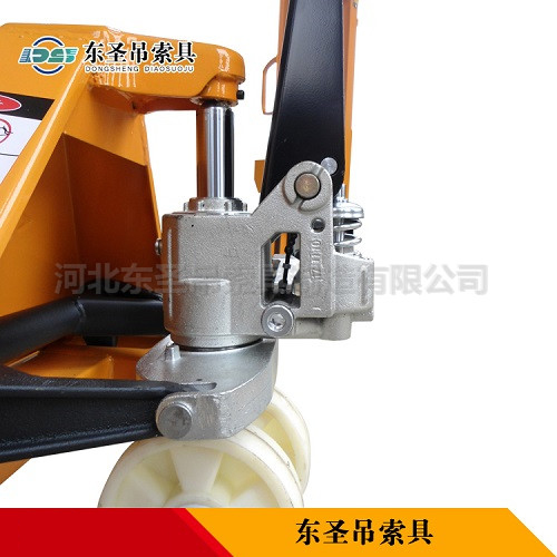 手動(dòng)液壓搬運(yùn)車規(guī)格型號(hào)-河北東圣吊索具制造有限公司--小型攪拌機(jī)|手動(dòng)叉車|液壓堆高車|手動(dòng)叉車 手動(dòng)液壓搬運(yùn)車規(guī)格型號(hào)-河北東圣吊索具制造有限公司--小型攪拌機(jī)|手動(dòng)叉車|液壓堆高車|手動(dòng)叉車