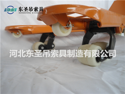 手動(dòng)叉車(chē)貨叉提升后離地距離--河北東圣吊索具制造有限公司--手動(dòng)叉車(chē)|液壓堆高車(chē)|石材夾具|小型攪拌機(jī)